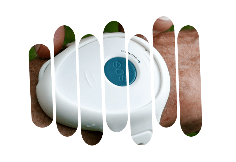 das notfallarmband kann einfach bedient werden mit nur einem knopfdruck