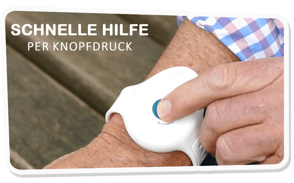 senior drückt auf sos knopf des notrufsystems