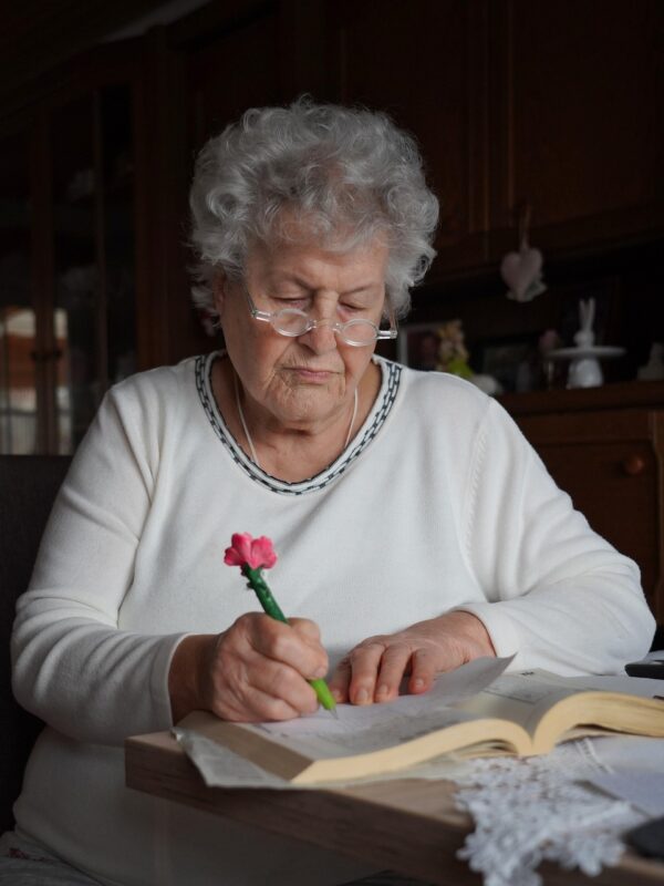 woman 7787701 1280